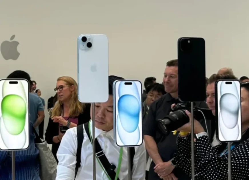 iPhone 15 की कीमत में ₹18,510 की गिरावट आई है।